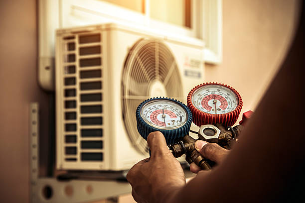 Professional Hvac technician working in Kingsbury, TX